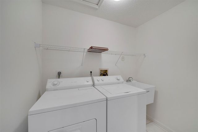 5876 Regal Glen Drive 201, Boynton Beach, FL 33437