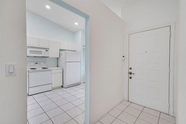 5876 Regal Glen Drive 201, Boynton Beach, FL 33437