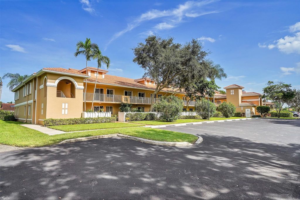 5876 Regal Glen Drive 201, Boynton Beach, FL 33437