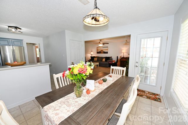 236 17th Avenue SE, Hickory, NC 28602