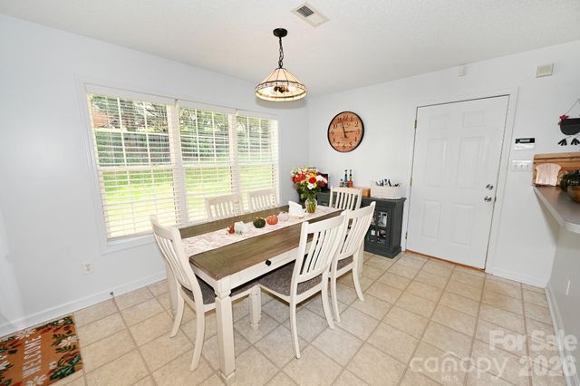 236 17th Avenue SE, Hickory, NC 28602