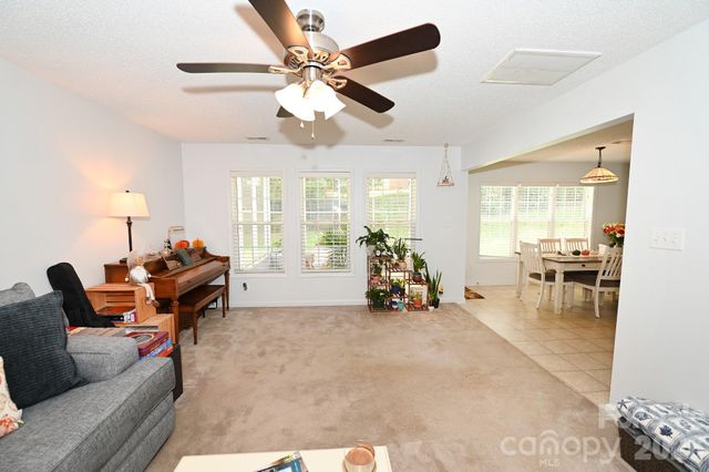236 17th Avenue SE, Hickory, NC 28602
