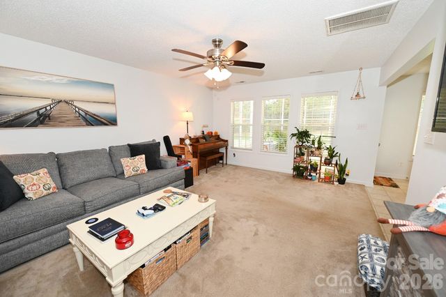 236 17th Avenue SE, Hickory, NC 28602