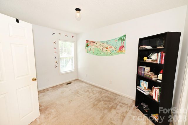236 17th Avenue SE, Hickory, NC 28602