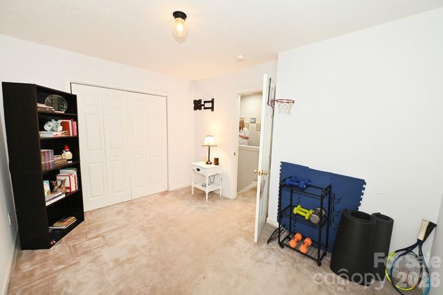 236 17th Avenue SE, Hickory, NC 28602