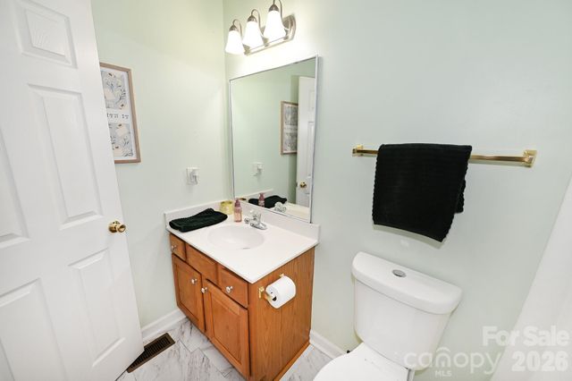 236 17th Avenue SE, Hickory, NC 28602