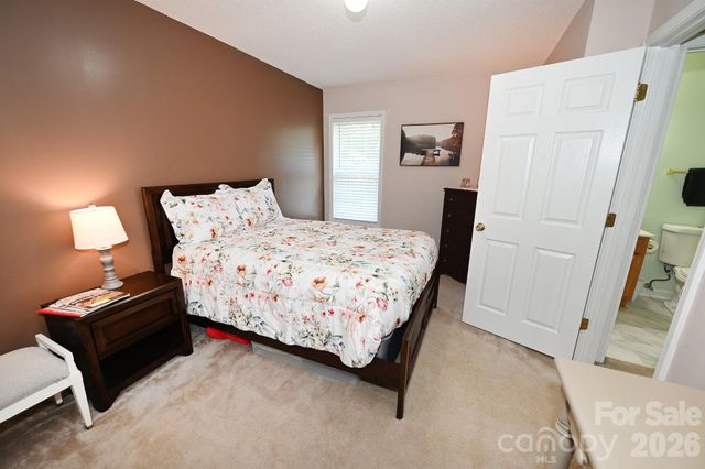 236 17th Avenue SE, Hickory, NC 28602