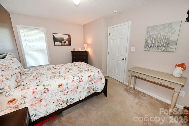 236 17th Avenue SE, Hickory, NC 28602