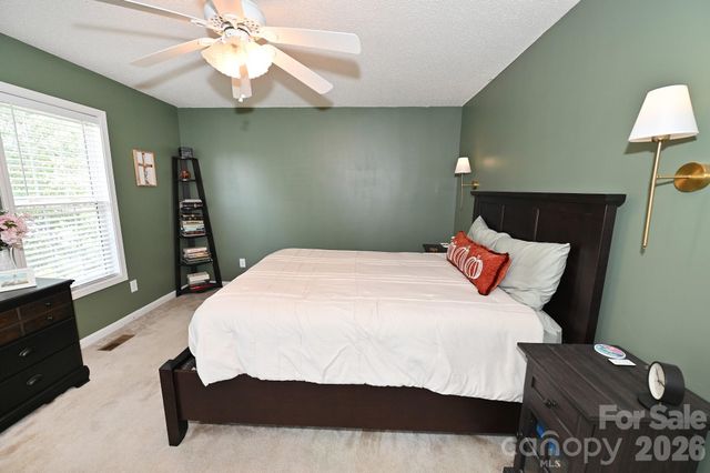236 17th Avenue SE, Hickory, NC 28602