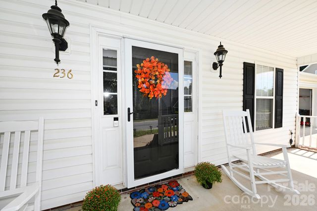 236 17th Avenue SE, Hickory, NC 28602