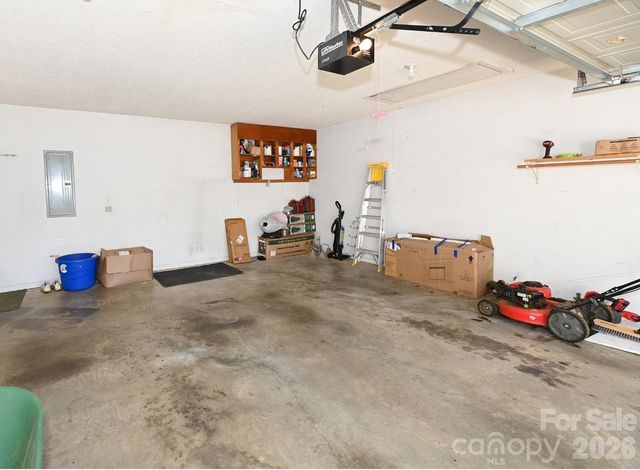 236 17th Avenue SE, Hickory, NC 28602