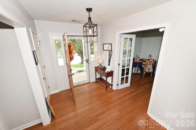 236 17th Avenue SE, Hickory, NC 28602