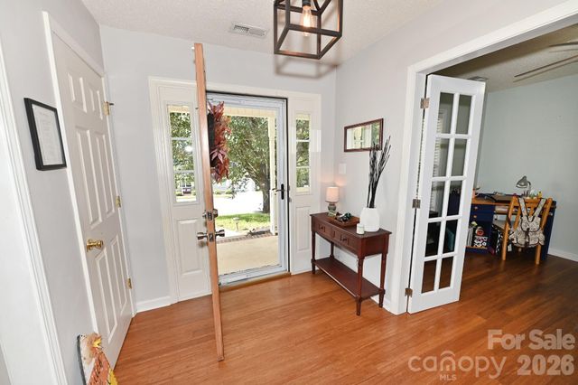 236 17th Avenue SE, Hickory, NC 28602
