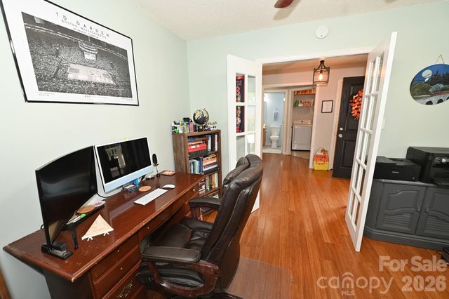 236 17th Avenue SE, Hickory, NC 28602