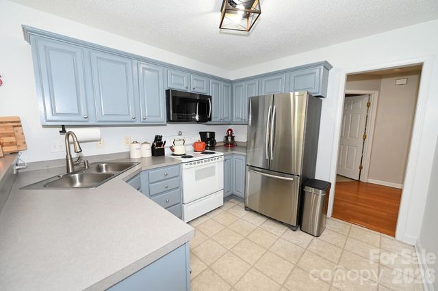 236 17th Avenue SE, Hickory, NC 28602