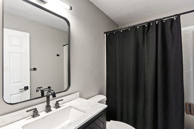 707 Shetland Dr, Oak Grove, KY 42262