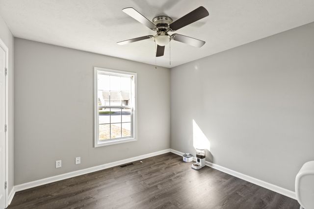 707 Shetland Dr, Oak Grove, KY 42262