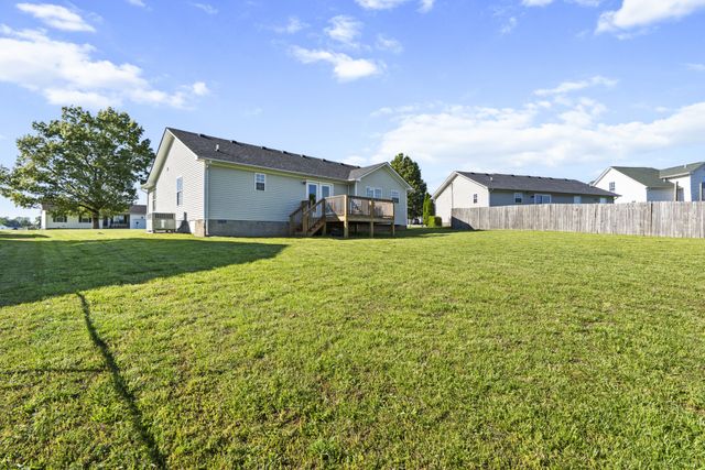 707 Shetland Dr, Oak Grove, KY 42262