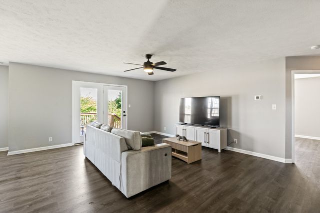 707 Shetland Dr, Oak Grove, KY 42262