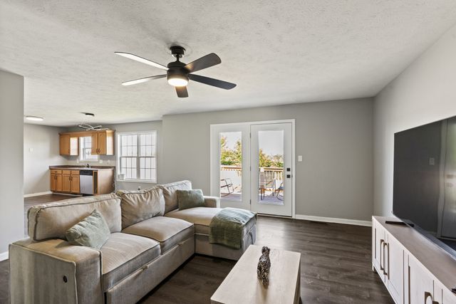 707 Shetland Dr, Oak Grove, KY 42262