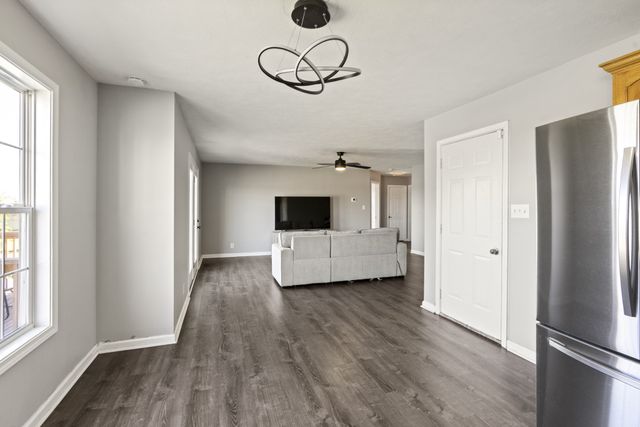 707 Shetland Dr, Oak Grove, KY 42262