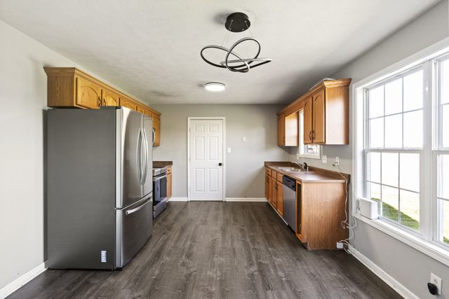 707 Shetland Dr, Oak Grove, KY 42262