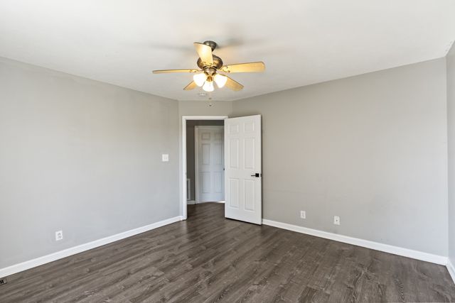 707 Shetland Dr, Oak Grove, KY 42262