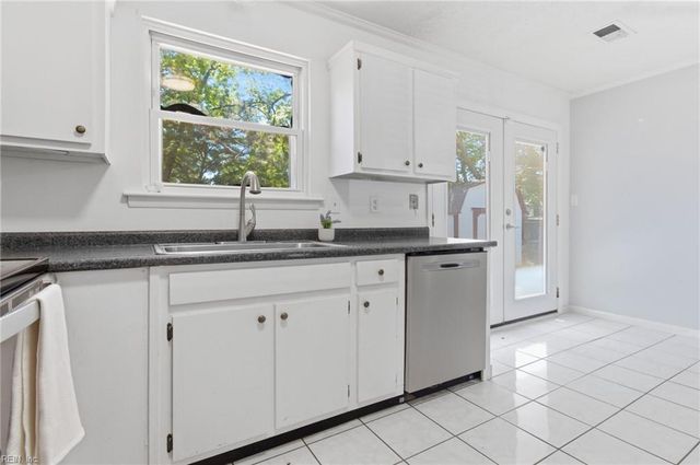 214 Belray DR, Newport News, VA 23601