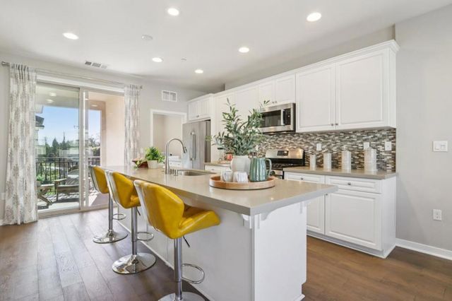 951 Arrowleaf Place, San Jose, CA 95131