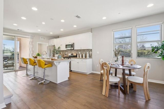 951 Arrowleaf Place, San Jose, CA 95131