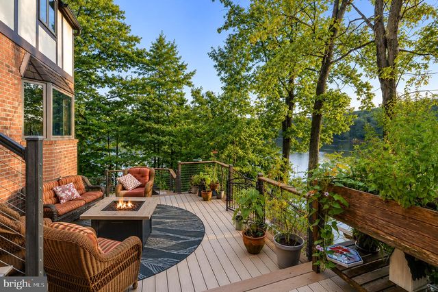 2490 TREE HOUSE DR, Woodbridge, VA 22192