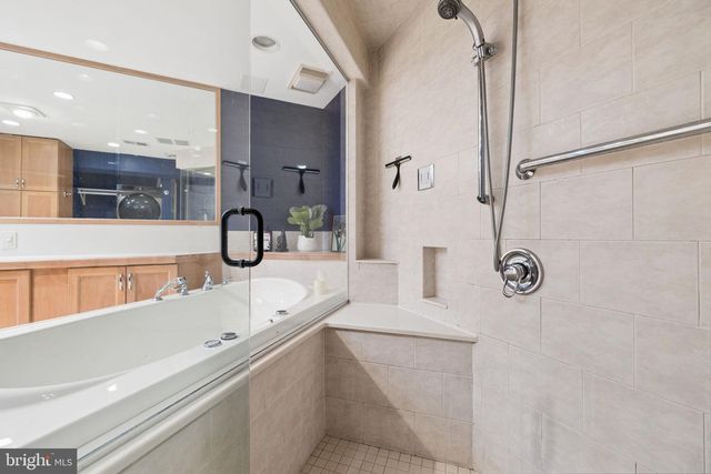 2490 TREE HOUSE DR, Woodbridge, VA 22192