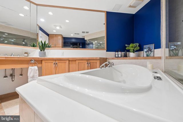 2490 TREE HOUSE DR, Woodbridge, VA 22192