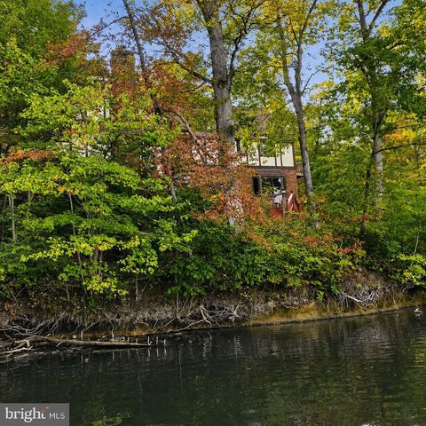 2490 TREE HOUSE DR, Woodbridge, VA 22192