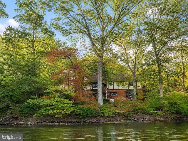 2490 TREE HOUSE DR, Woodbridge, VA 22192