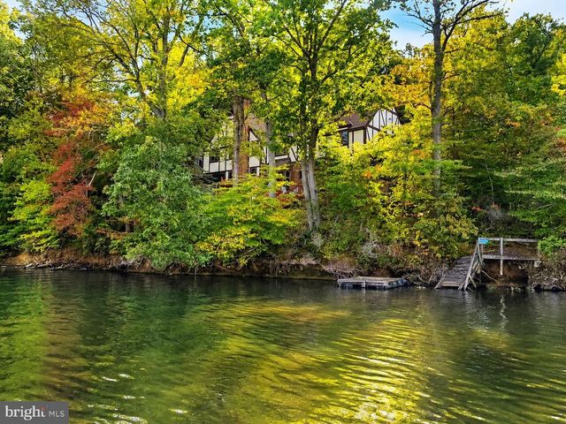 2490 TREE HOUSE DR, Woodbridge, VA 22192