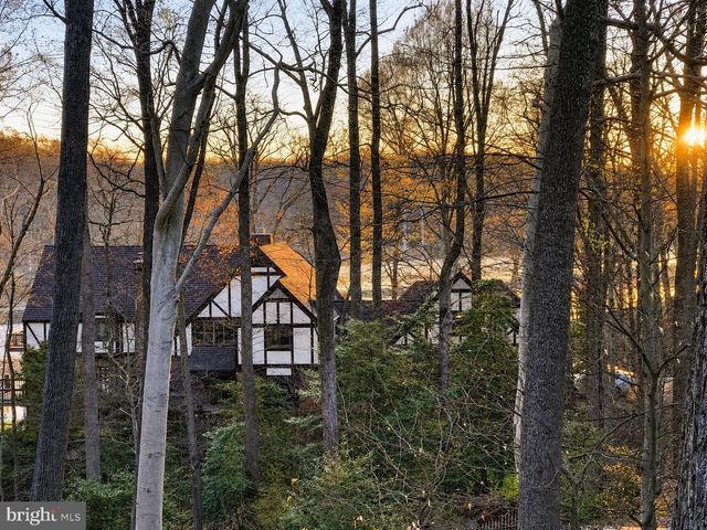 2490 TREE HOUSE DR, Woodbridge, VA 22192
