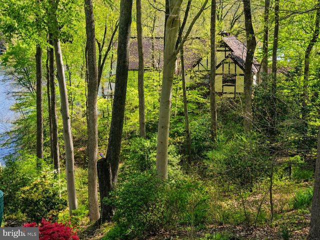 2490 TREE HOUSE DR, Woodbridge, VA 22192