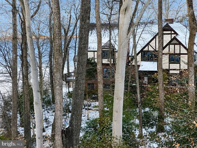 2490 TREE HOUSE DR, Woodbridge, VA 22192