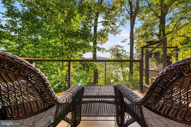 2490 TREE HOUSE DR, Woodbridge, VA 22192