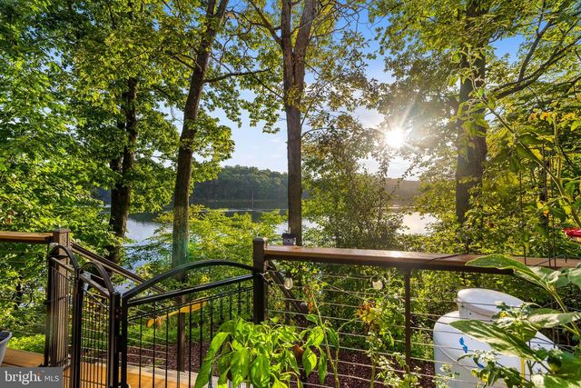 2490 TREE HOUSE DR, Woodbridge, VA 22192