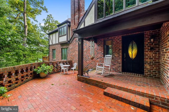 2490 TREE HOUSE DR, Woodbridge, VA 22192