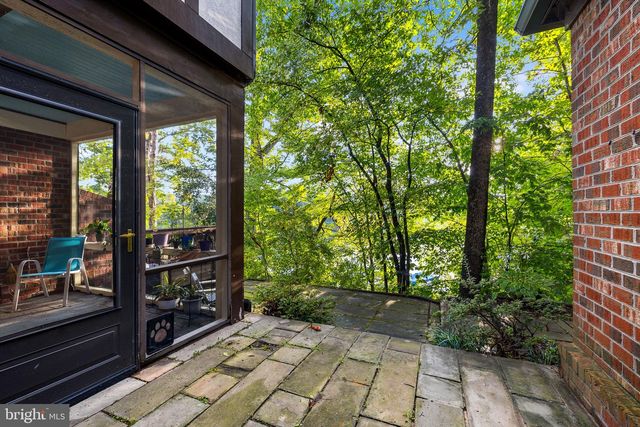 2490 TREE HOUSE DR, Woodbridge, VA 22192