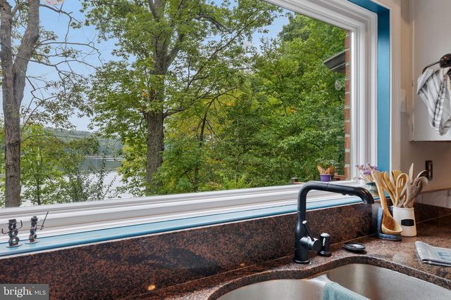 2490 TREE HOUSE DR, Woodbridge, VA 22192