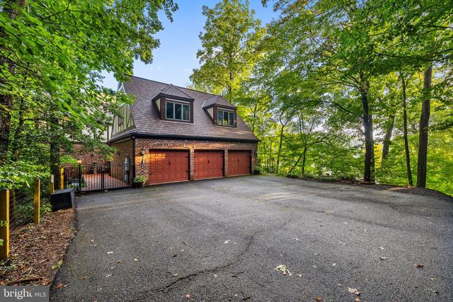 2490 TREE HOUSE DR, Woodbridge, VA 22192