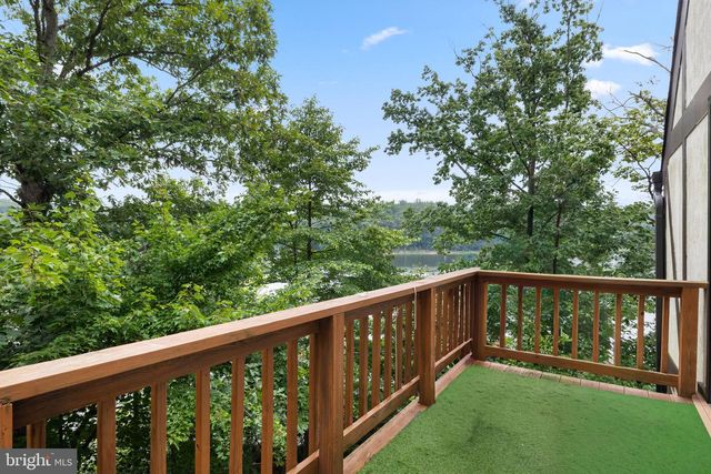 2490 TREE HOUSE DR, Woodbridge, VA 22192