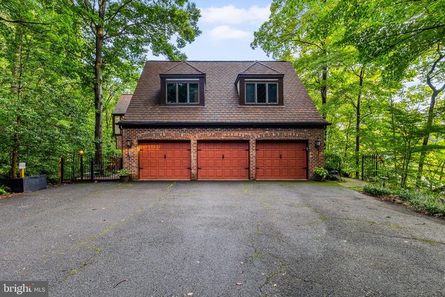 2490 TREE HOUSE DR, Woodbridge, VA 22192