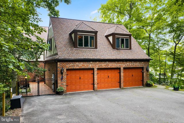 2490 TREE HOUSE DR, Woodbridge, VA 22192