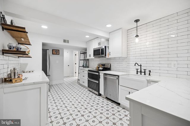2490 TREE HOUSE DR, Woodbridge, VA 22192