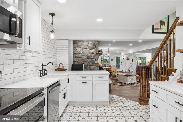 2490 TREE HOUSE DR, Woodbridge, VA 22192